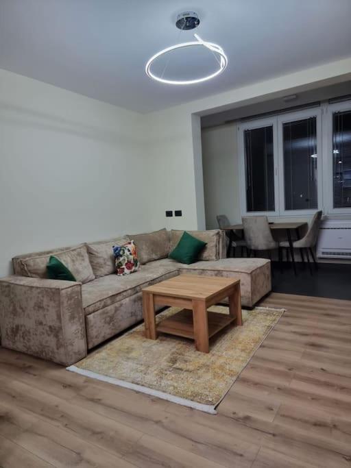 Peace And Love Luxury Apartment In Center, New Bazaar 2 Тирана Екстер'єр фото