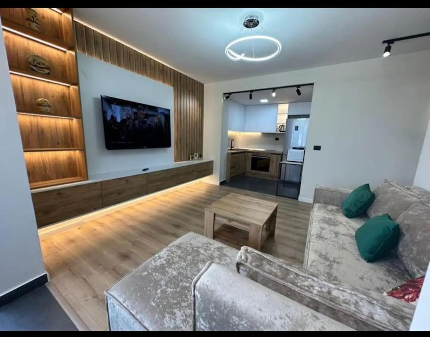 Peace And Love Luxury Apartment In Center, New Bazaar 2 Тирана Екстер'єр фото